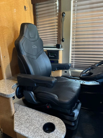 Picture of 2009 Prevost XLII Entertainer Motorcoach