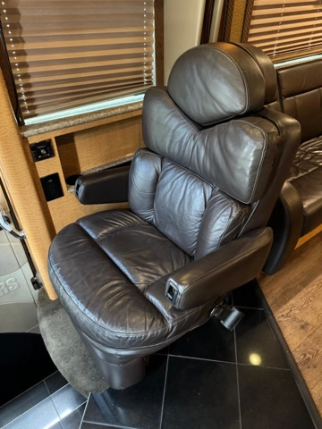 Picture of 2009 Prevost XLII Entertainer Motorcoach