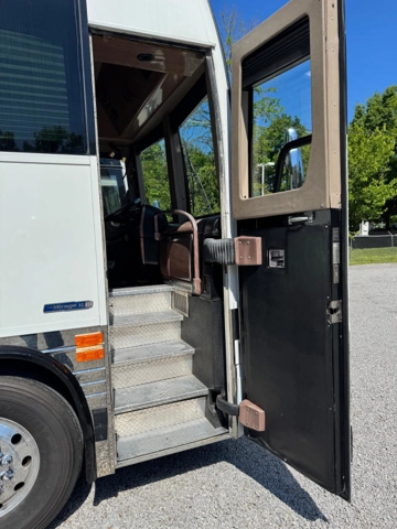 Picture of 2009 Prevost XLII Entertainer Motorcoach