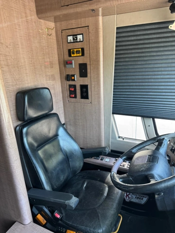 Picture of 2009 Prevost XLII Entertainer Motorcoach