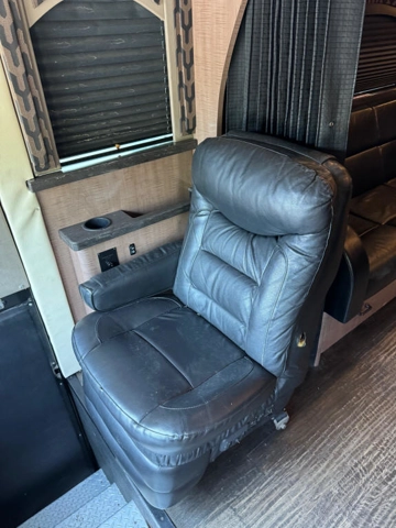Picture of 2009 Prevost XLII Entertainer Motorcoach