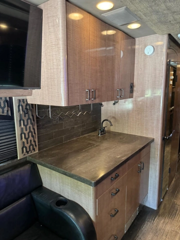 Picture of 2009 Prevost XLII Entertainer Motorcoach