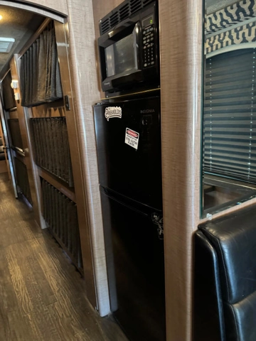 Picture of 2009 Prevost XLII Entertainer Motorcoach
