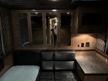 Picture of 2009 Prevost XLII Entertainer Motorcoach