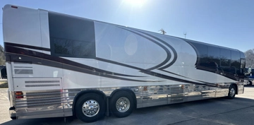Picture of 2009 Prevost XLII Entertainer Bus Motorhome