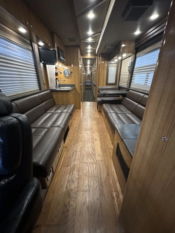 Picture of 2009 Prevost XLII Entertainer Bus Motorhome