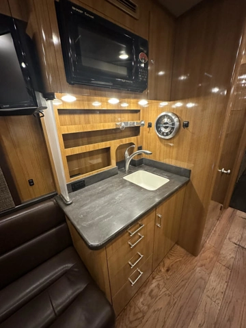 Picture of 2009 Prevost XLII Entertainer Bus Motorhome