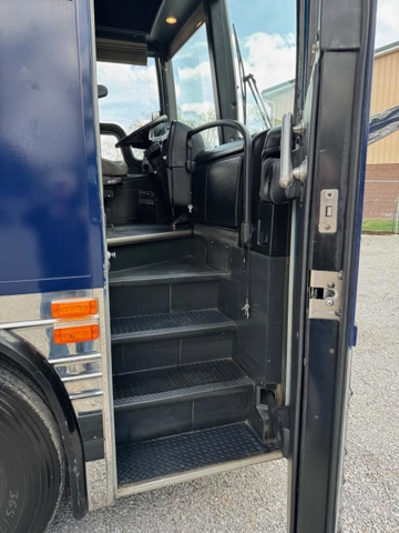 Picture of 2008 Prevost Entertainer Motorcoach Conversion