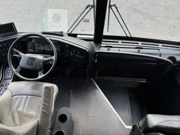 Picture of 2008 Prevost Entertainer Motorcoach Conversion