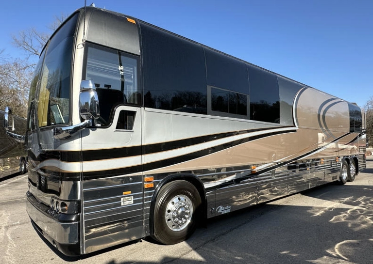 Picture of 2008 Prevost XLII Entertainer Motorcoach Conversion