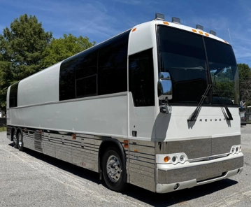 Picture of 2005 Prevost XLII Entertainer Motorcoach