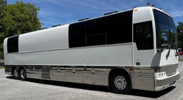 Picture of 2005 Prevost XLII Entertainer Motorcoach