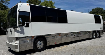 Picture of 2005 Prevost XLII Entertainer Motorcoach