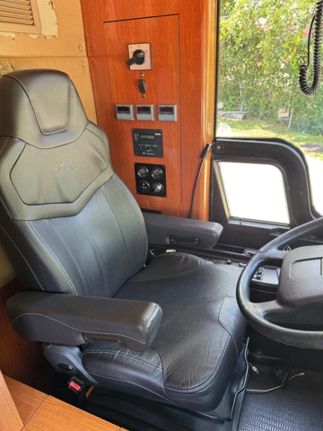Picture of 2005 Prevost XLII Entertainer Motorcoach