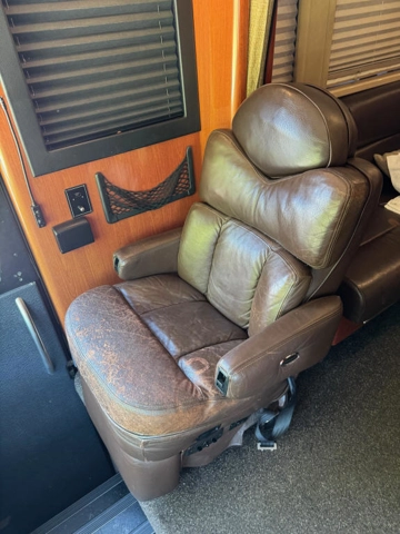Picture of 2005 Prevost XLII Entertainer Motorcoach