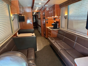 Picture of 2005 Prevost XLII Entertainer Motorcoach
