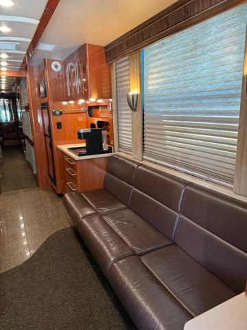 Picture of 2005 Prevost XLII Entertainer Motorcoach