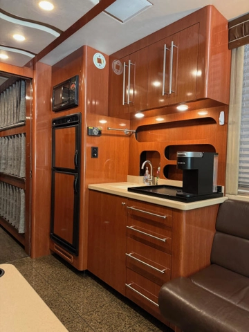 Picture of 2005 Prevost XLII Entertainer Motorcoach