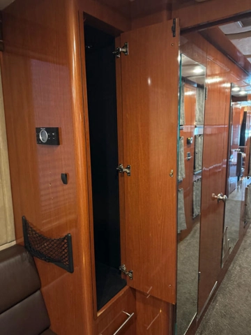 Picture of 2005 Prevost XLII Entertainer Motorcoach