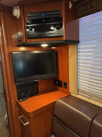 Picture of 2005 Prevost XLII Entertainer Motorcoach