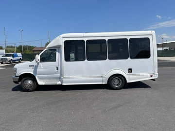 Picture of 2016 Ford E350 Starcraft Shuttle Bus