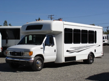 Picture of 2004 Ford E-450 Shuttle Bus