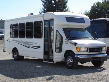 Picture of 2004 Ford E-450 Shuttle Bus