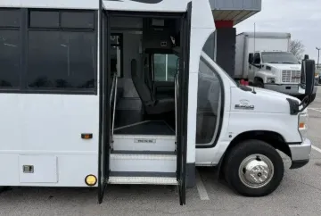 2014 Ford E-450 Blue Bird 12P ADA