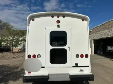 2013 Ford E-450 14P ADA