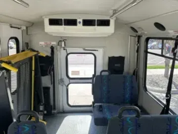 2013 Ford E-450 14P ADA