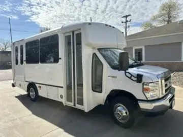 2013 Ford E-450 14P ADA