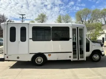 2013 Ford E-450 14P ADA