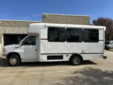 2013 Ford E-450 14P ADA