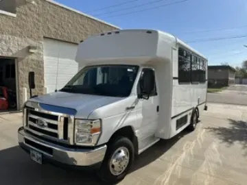 2013 Ford E-450 14P ADA