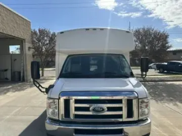 2013 Ford E-450 14P ADA