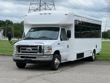 Picture of 2015 Ford E-450 Starcraft 18P ADA