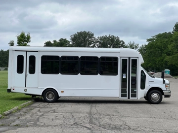 Picture of 2015 Ford E-450 Starcraft 18P ADA