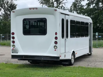 Picture of 2015 Ford E-450 Starcraft 18P ADA