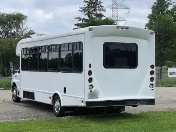 Picture of 2015 Ford E-450 Starcraft 18P ADA