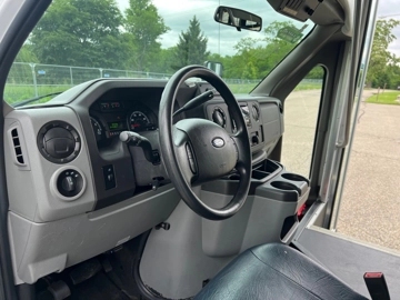 Picture of 2015 Ford E-450 Starcraft 18P ADA