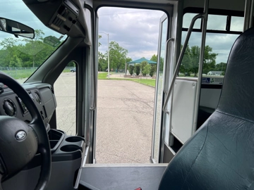 Picture of 2015 Ford E-450 Starcraft 18P ADA