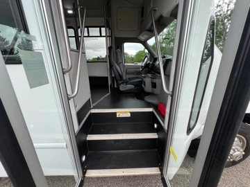 Picture of 2015 Ford E-450 Starcraft 18P ADA