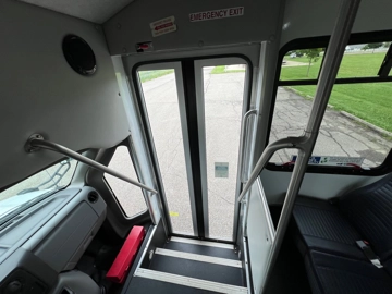 Picture of 2015 Ford E-450 Starcraft 18P ADA