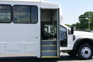 2017 Ford F-550 Diesel Glaval 22P ADA