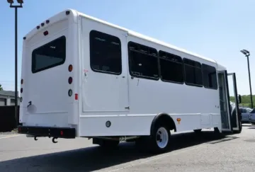 2017 Ford F-550 Diesel Glaval 22P ADA