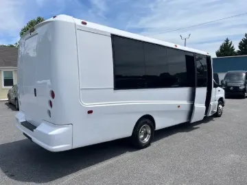 2019 Grech GM28 LGE 20P Party