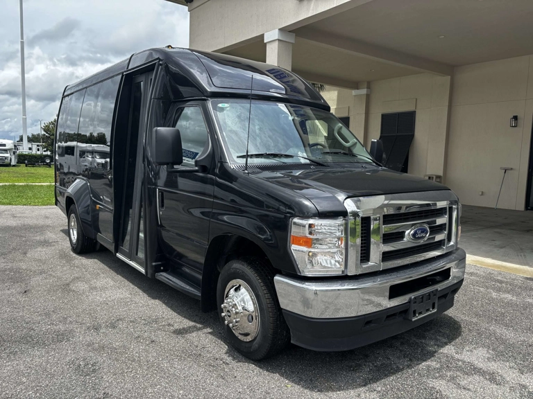 Picture of 2026 Turtle Top Vanterra Xlt Executive Shuttle Bus