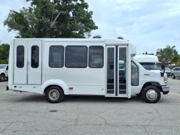 Picture of 2018 Ford E-Series Cutaway Shuttle Bus