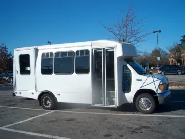 Picture of 1999 Ford Goshen E-350 ADA Shuttle Bus