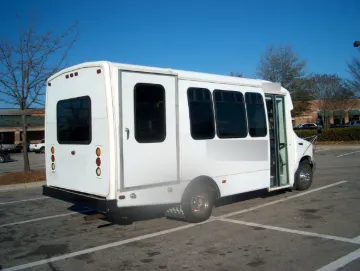 Picture of 1999 Ford Goshen E-350 ADA Shuttle Bus